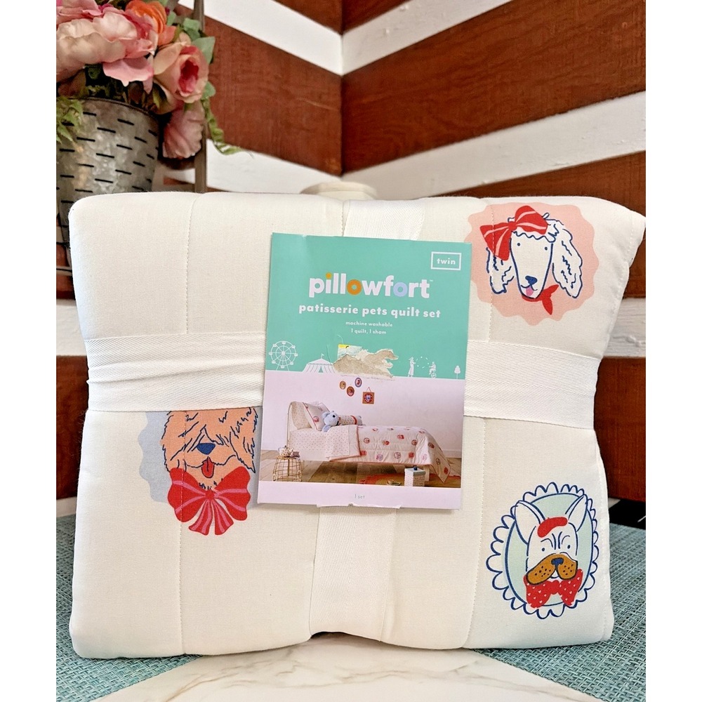 Pillowfort Patisserie Pet Shoppe Kids' Quilt Set - Twin